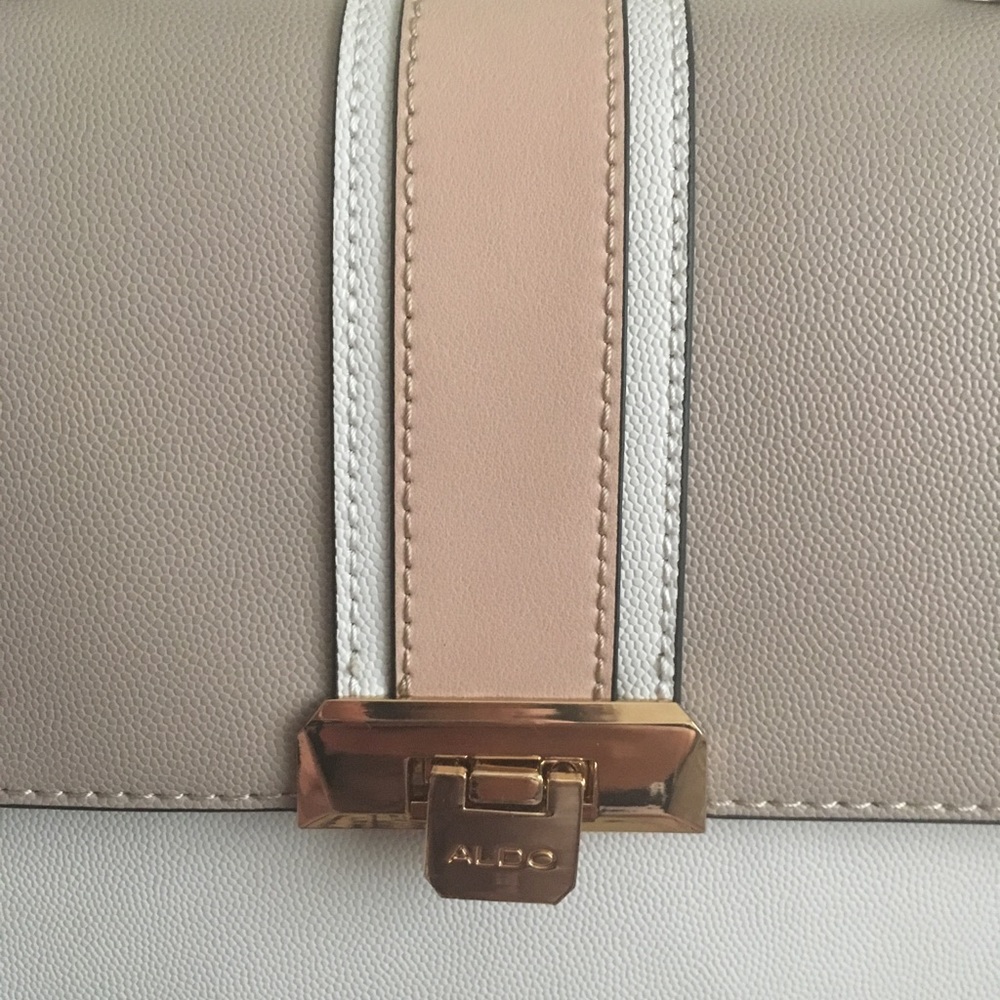 🌻🌻Host Pick! Aldo handbag🌻🌻 - Picture 5 of 8